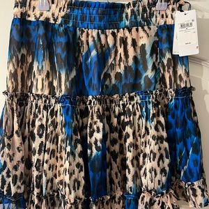 Guess skirt with tags.